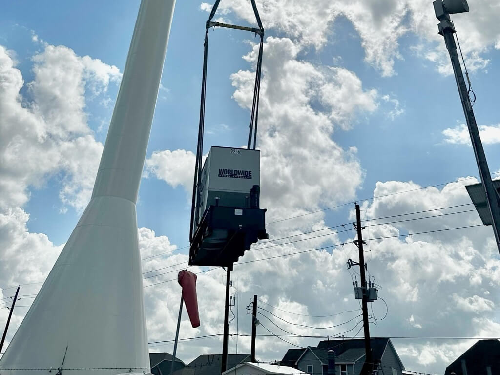 wpp-municipal-project-generator-crane Generator being lifted on crane for municipal power generation project